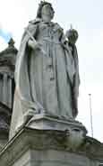 Queen Victoria statue at Belfast City Hall copyright Peter Clarke cc3